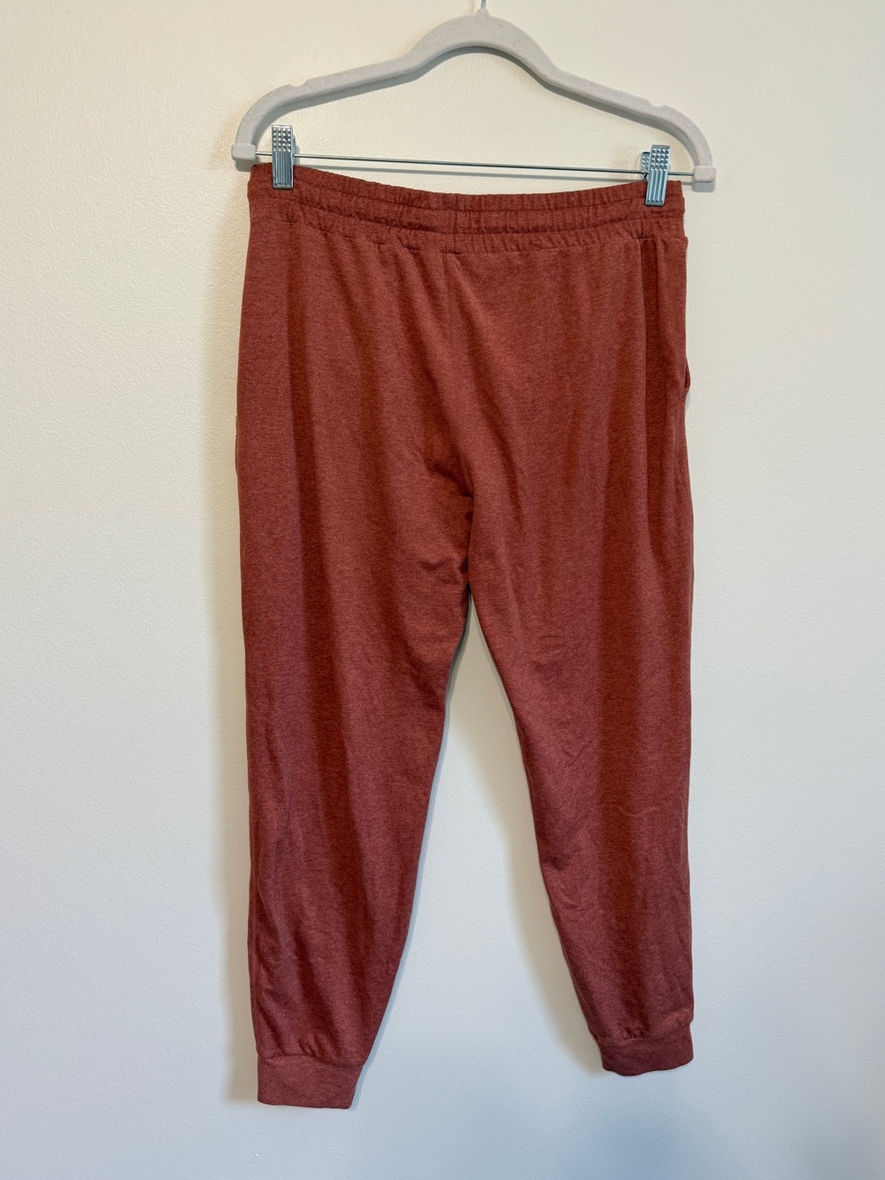 Vuori Women's Rust Drawstring Joggers - Picture 5 of 8